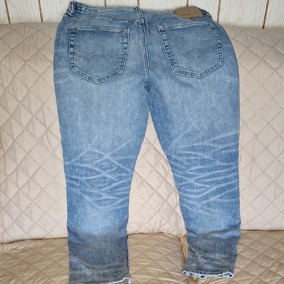 American Eagle Outfitters ATHLETIC FIT Men's Distressed Blue Jeans - Picture 4 of 5